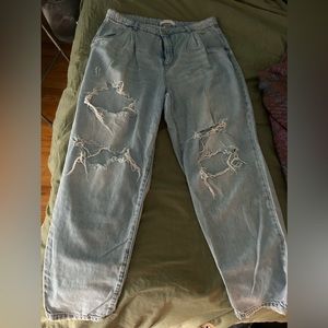 Baggy Ripped 80’s Mom Jeans